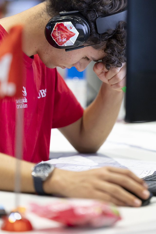 Höchste Konzentration: Lars Blumer am Wettkampf in der Disziplin Mechanical Engineering CAD.